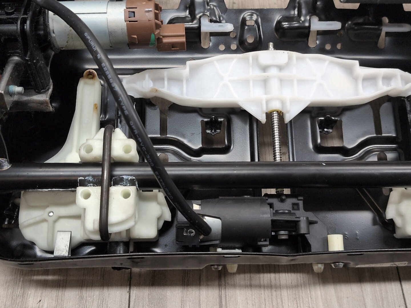 2019 - 2026 BMW X5 G05 Front Left Driver Seat Lower Track Frame Assembly 7459217 N63B44M3
