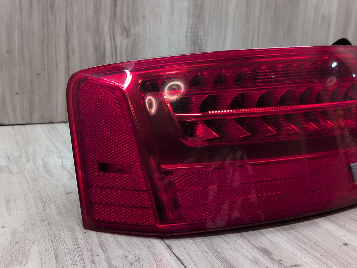 2008 - 2017 Audi S5 8T Rear Right Passenger Outer Tail Light 8T0945095J