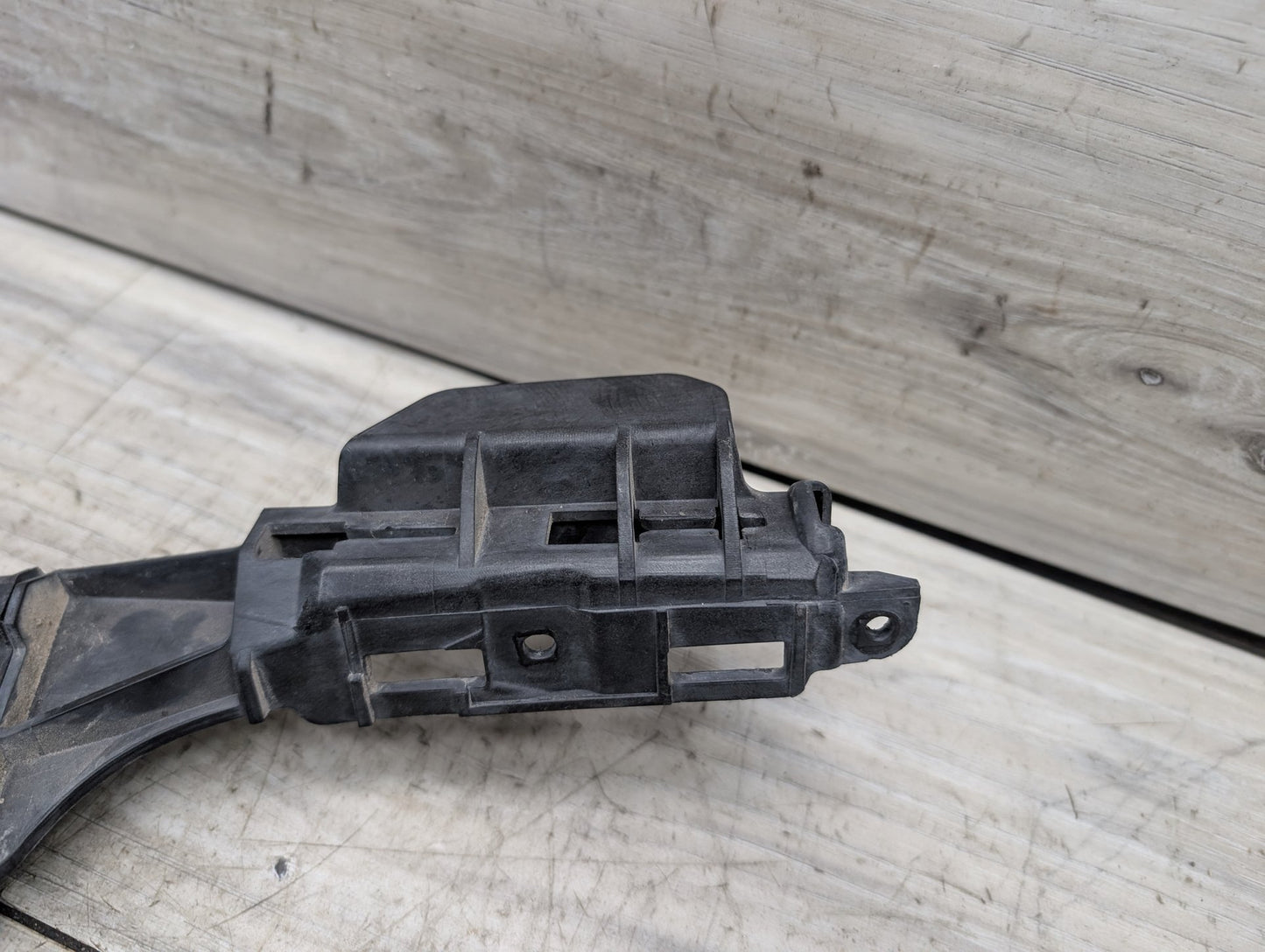2008 - 2017 Audi S5 8T Rear Left Driver Bumper Support Bracket 8T0807889