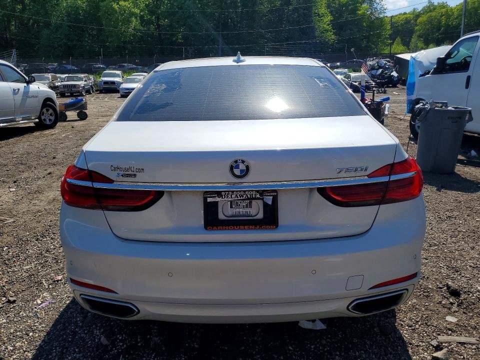 2016 BMW 750i G12
