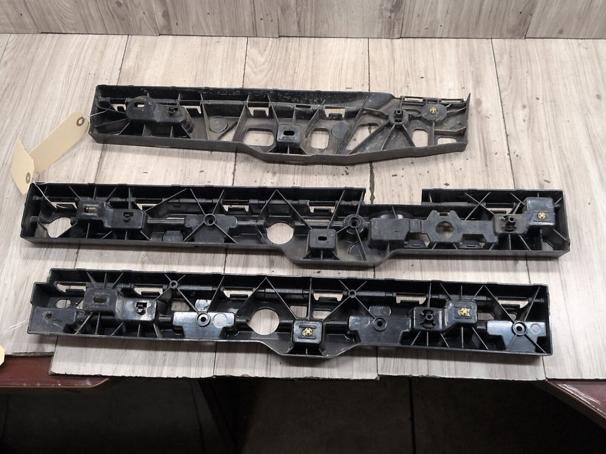 2017-2023 BMW M550i G30 Right Passenger Side Skirt Rocker Panel Brackets SET 7387346 OEM