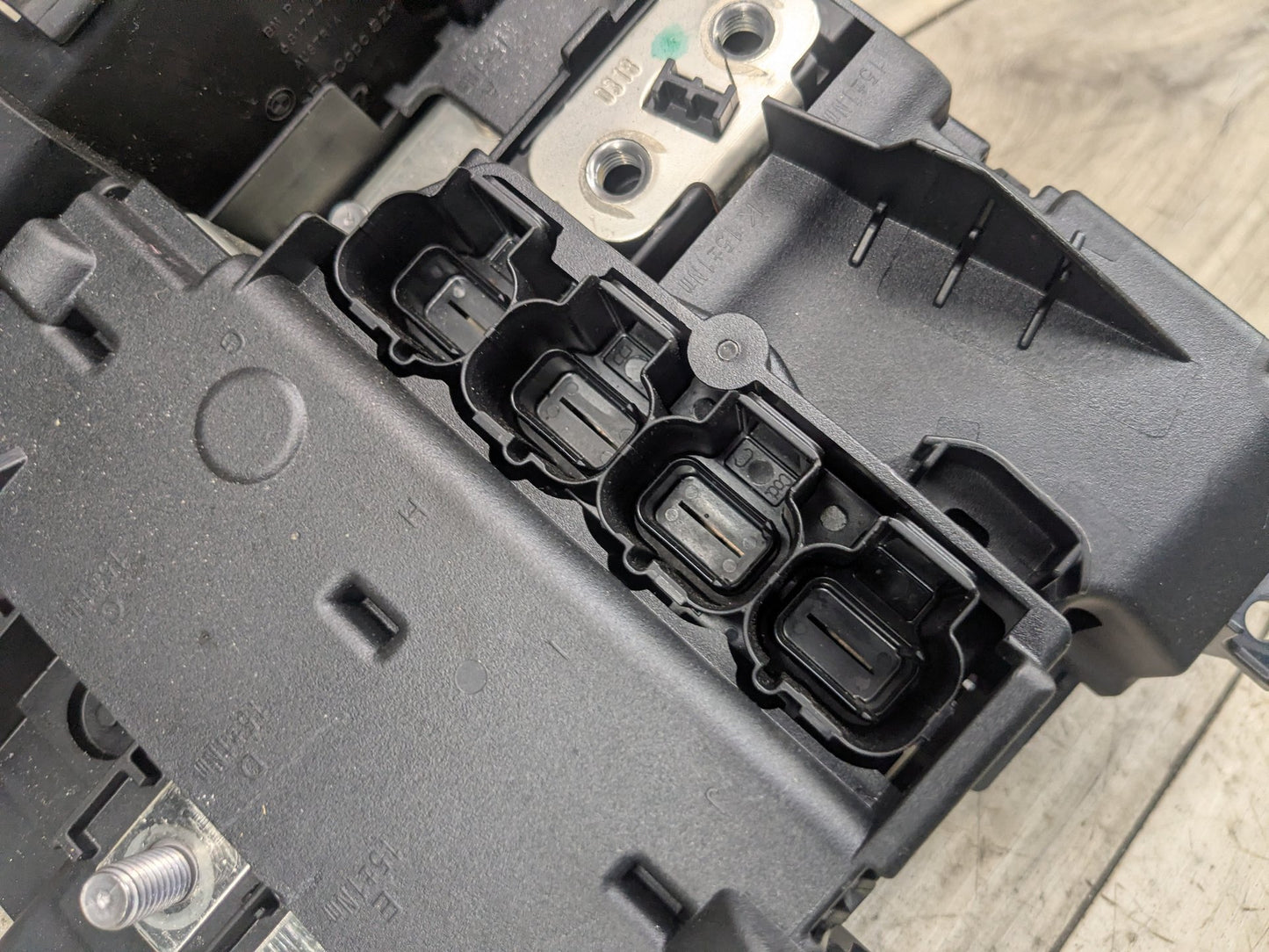 2018 - 2023 BMW X3 G01 Rear Battery B+ Terminal Junction Point Relay Fuse Box 6841701 B58B30M0