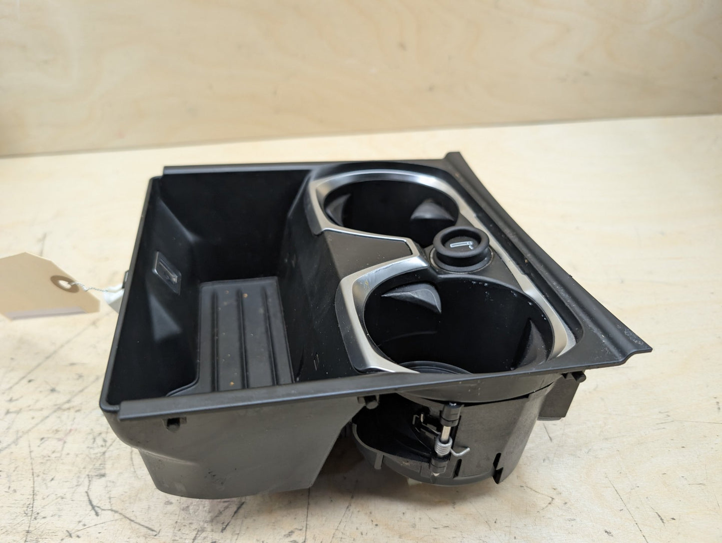 16-19 OEM BMW G11 G12 740 750 M760 Center Console Cup Holder USB Charging Port