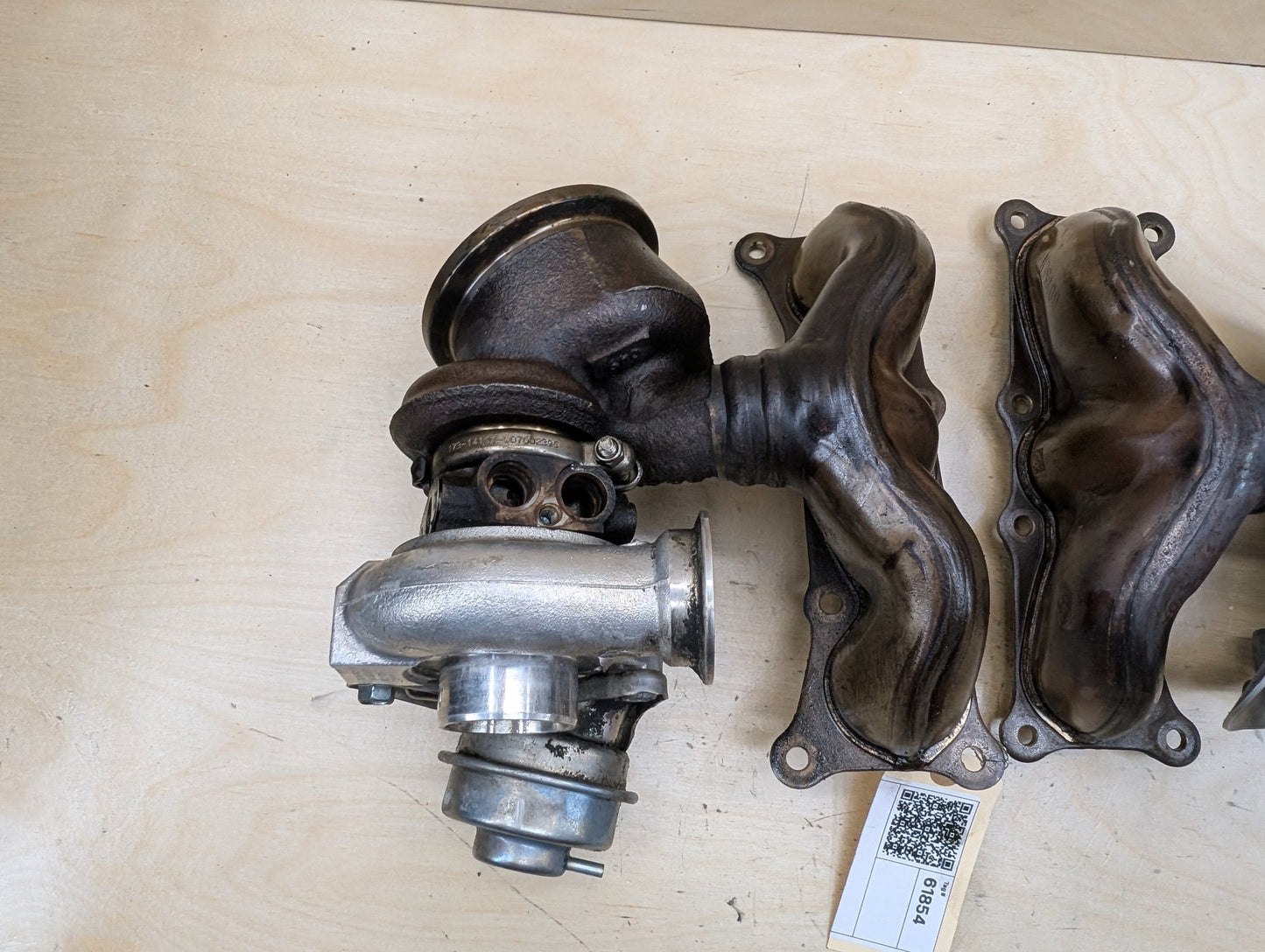 2007-2013 BMW E93 335i N54B30A Engine Motor Turbo Charger w/ Manifold SET 7331333
