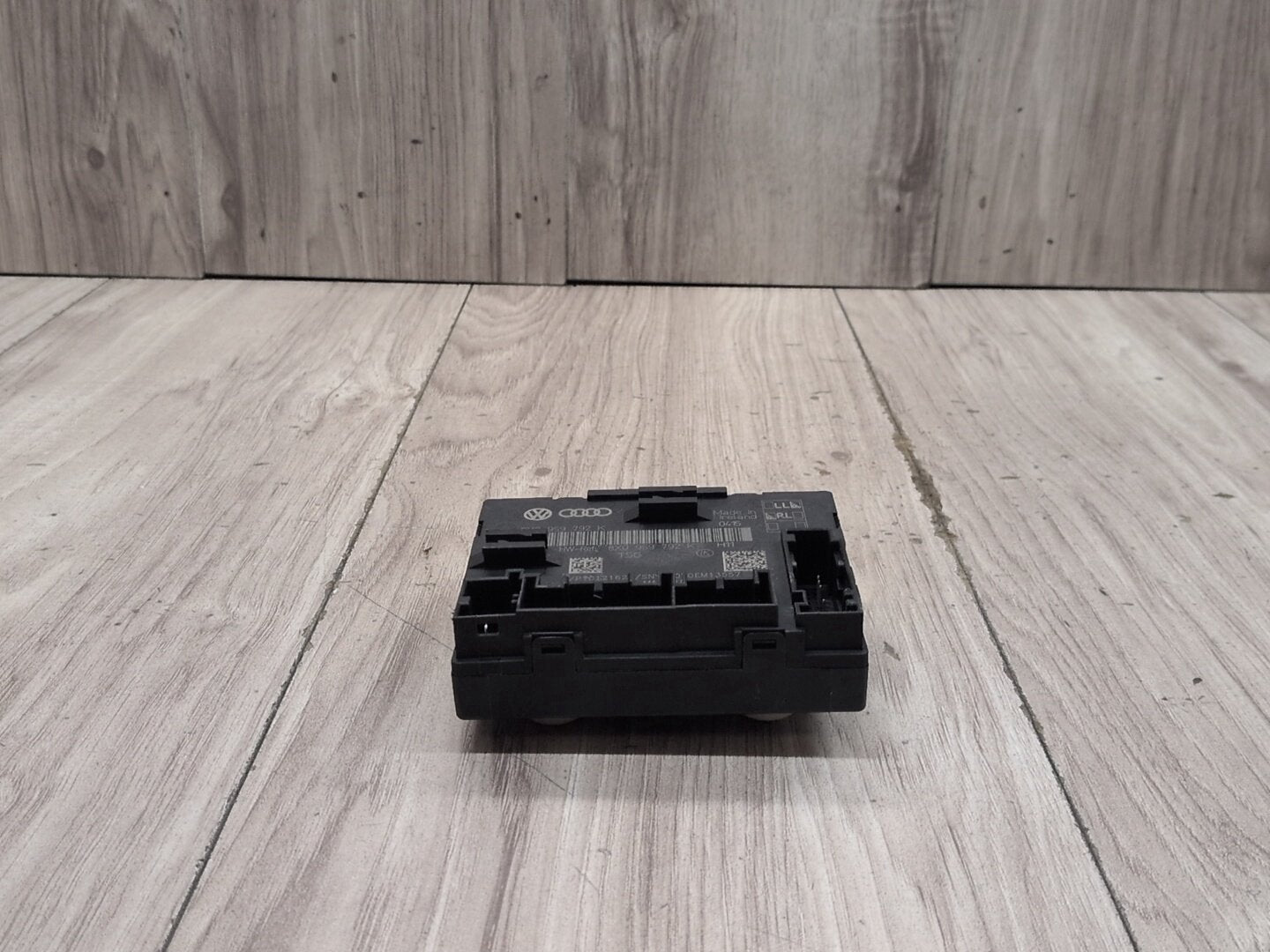 15-18 OEM Audi Q3 Front Right Passenger Side Door Window Control Module