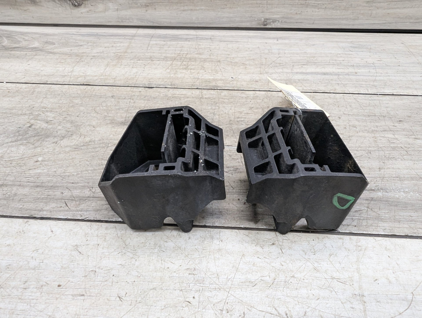 2008-2013 BMW 128i E82 Radiator Lower Mounting Brackets SET 7807184