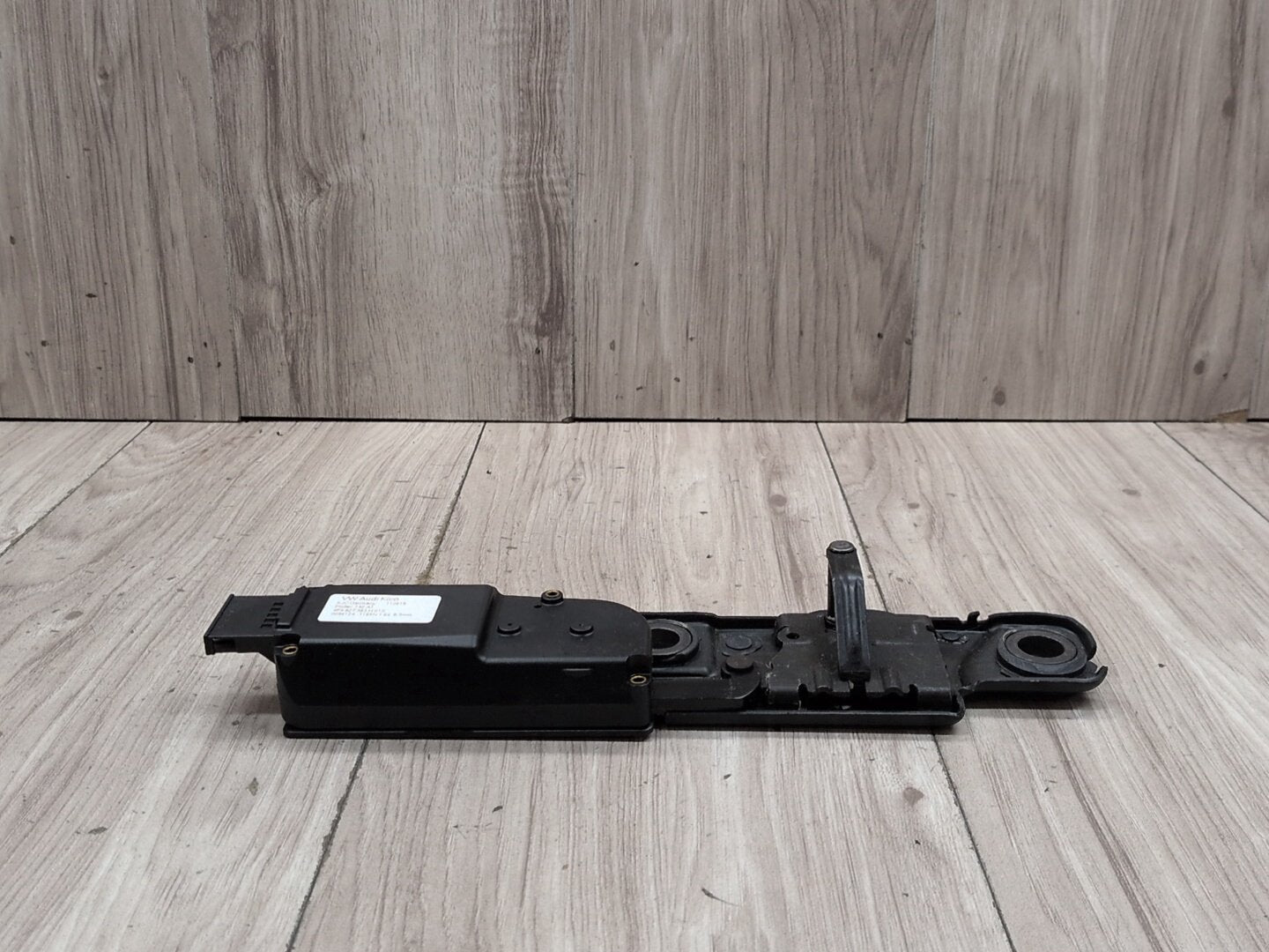 2015-2018 Audi Q3 8U Lower Liftgate Tailgate Lock Latch Striker Plate 4F9827383H