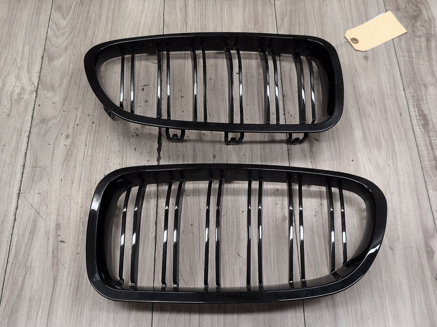 2011 - 2016 BMW 535i F10 Front Left Right Upper Bumper Cover Kidney Grilles SET 7412323 N55B30A