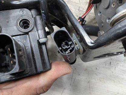 2014 - 2018 BMW X5 F15 Air Suspension Compressor Pump 6875177 N63B44O1
