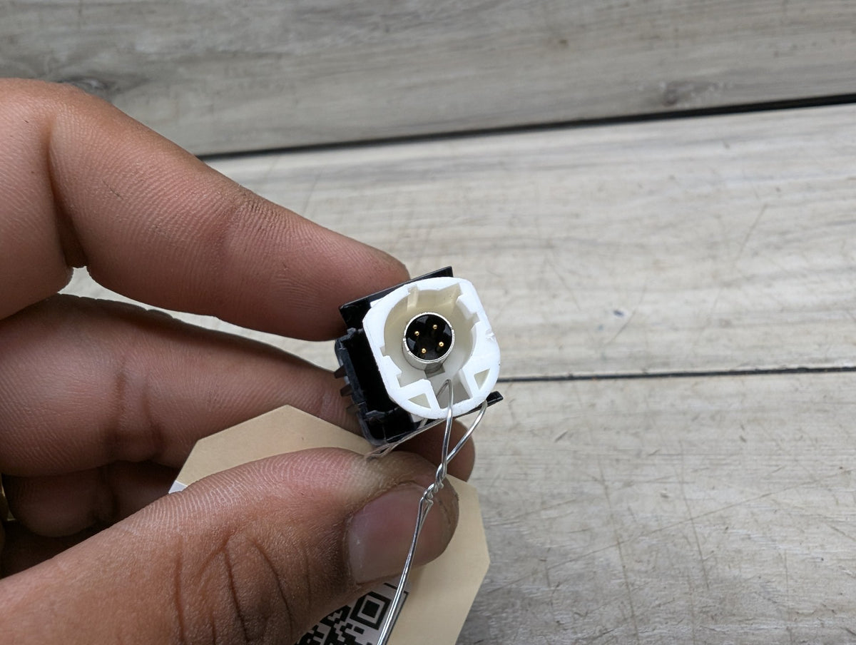 2016-2022 BMW 750Li G12 AUX/ USB Charger Port Socket 9368857 OEM