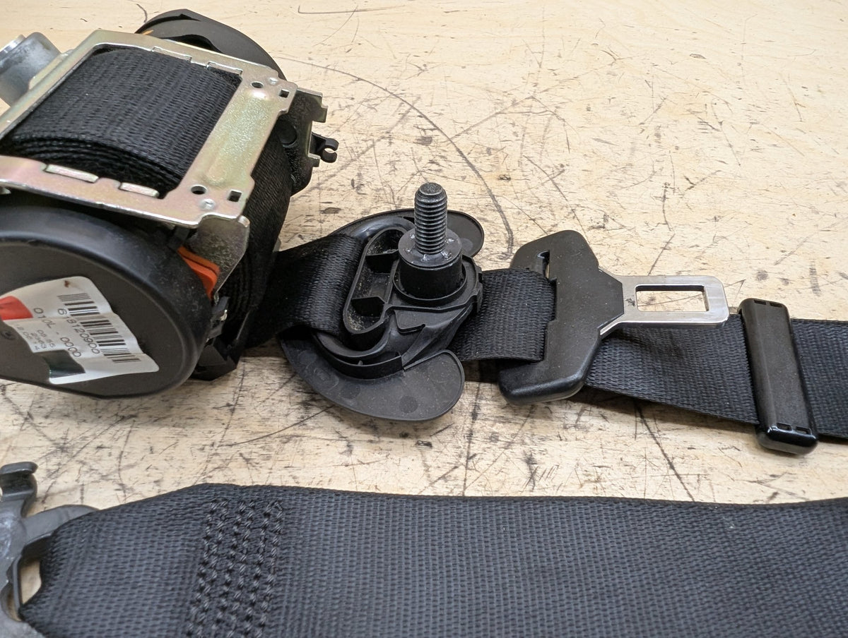 13-16 OEM BMW F01 F02 F10 535 740 750 M5 Front Left Driver Side Seatbelt Buckle