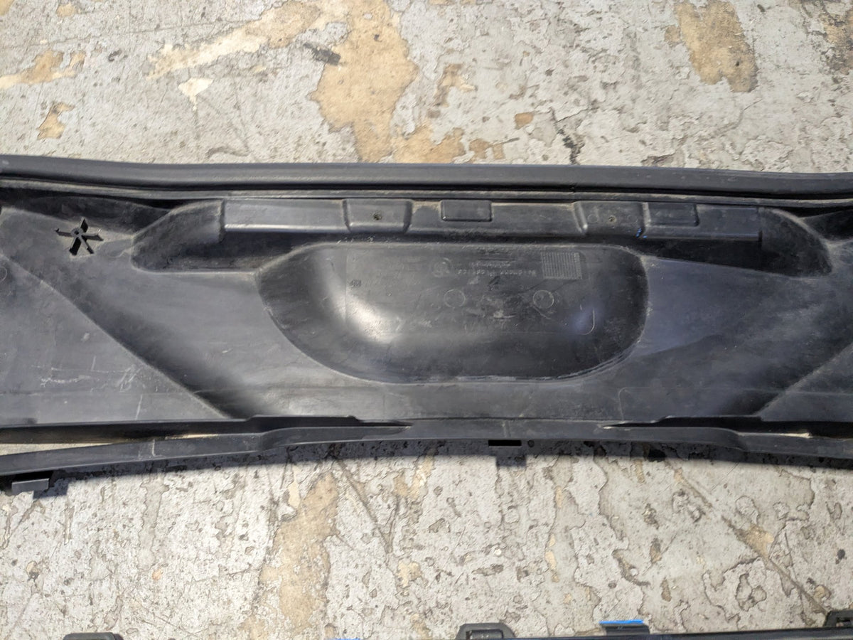 06-13 OEM BMW E90 E91 E92 E93 Cabin Air Filter Cowl Housing Lower Upper SET