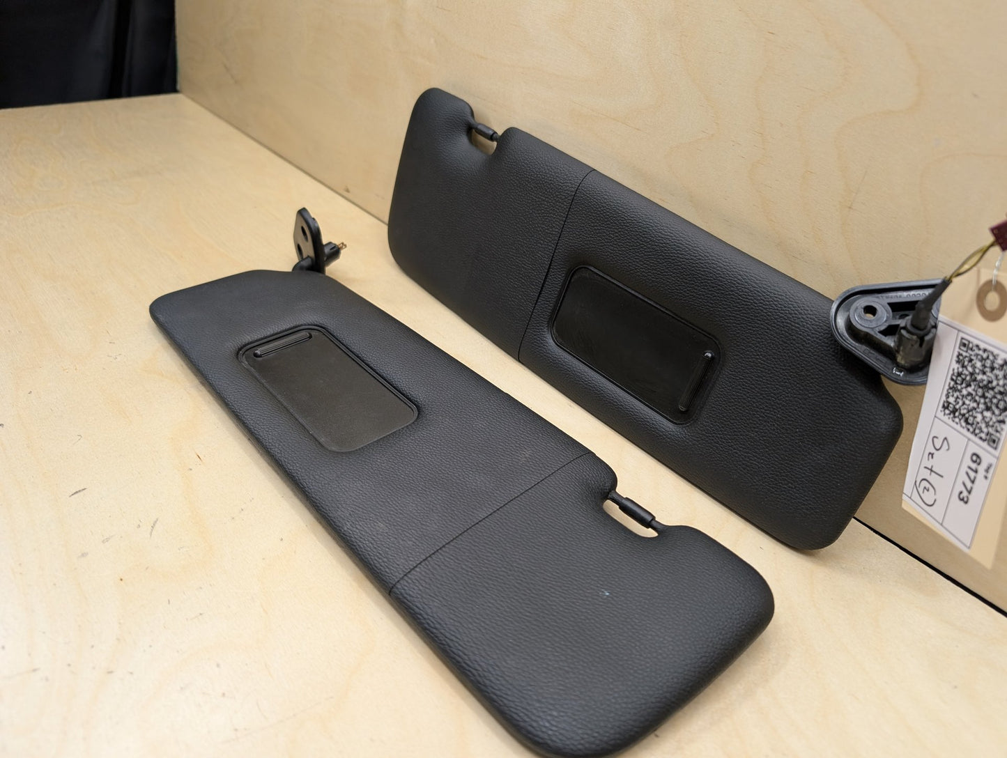 OEM BMW E88 E93 128 135 328 335 M3 CONVERTIBLE Left Right Sun Visor Black SET