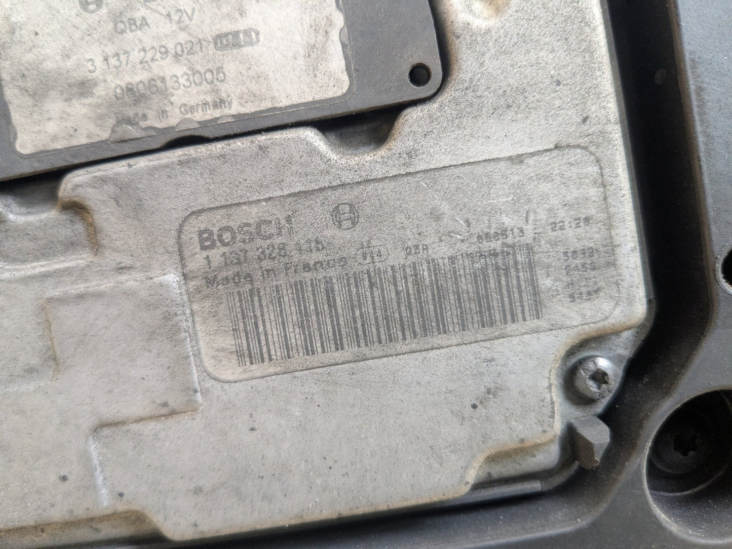 2007-2013 BMW 328i E93 Radiator Fan Shroud Housing w/ Motor 7561713