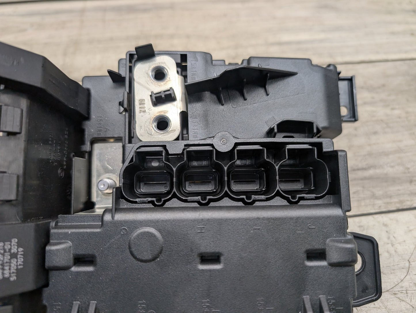 2018 - 2024 BMW X3 G01 Rear Battery B+ Terminal Junction Point Relay Fuse Box 6841701 B46B20O1