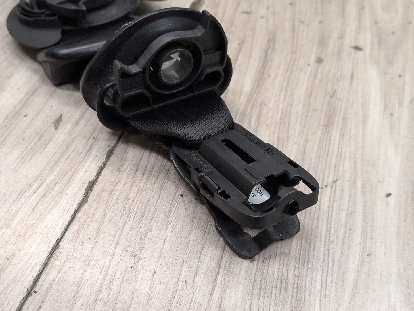 2015-2018 Audi Q3 8U Front Left Driver Seatbelt Seat Belt Retractor 8U0857705F