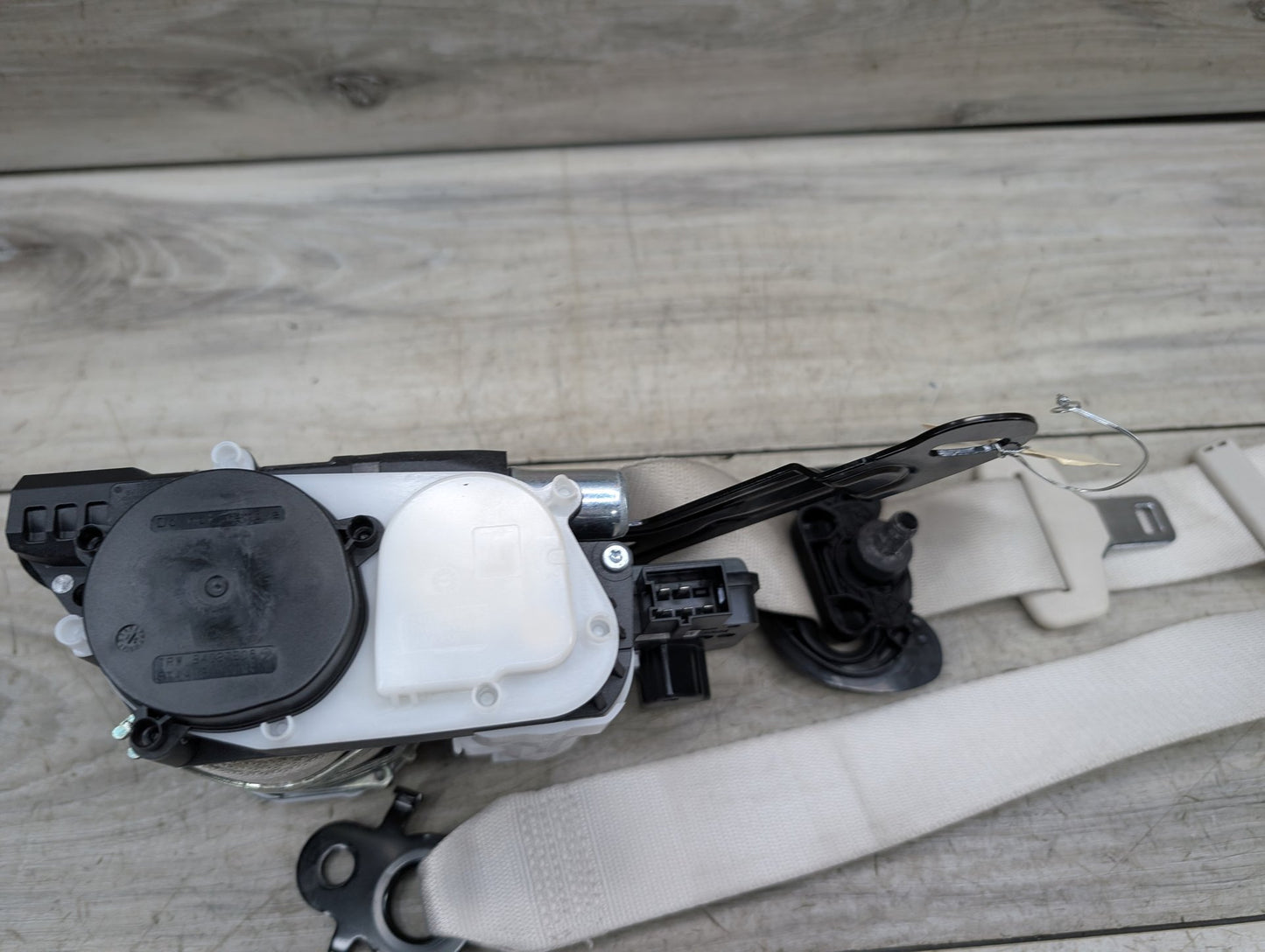 2016-2018 BMW 750Li G12 Front Right Passenger Seatbelt Seat Belt Retractor 7402436
