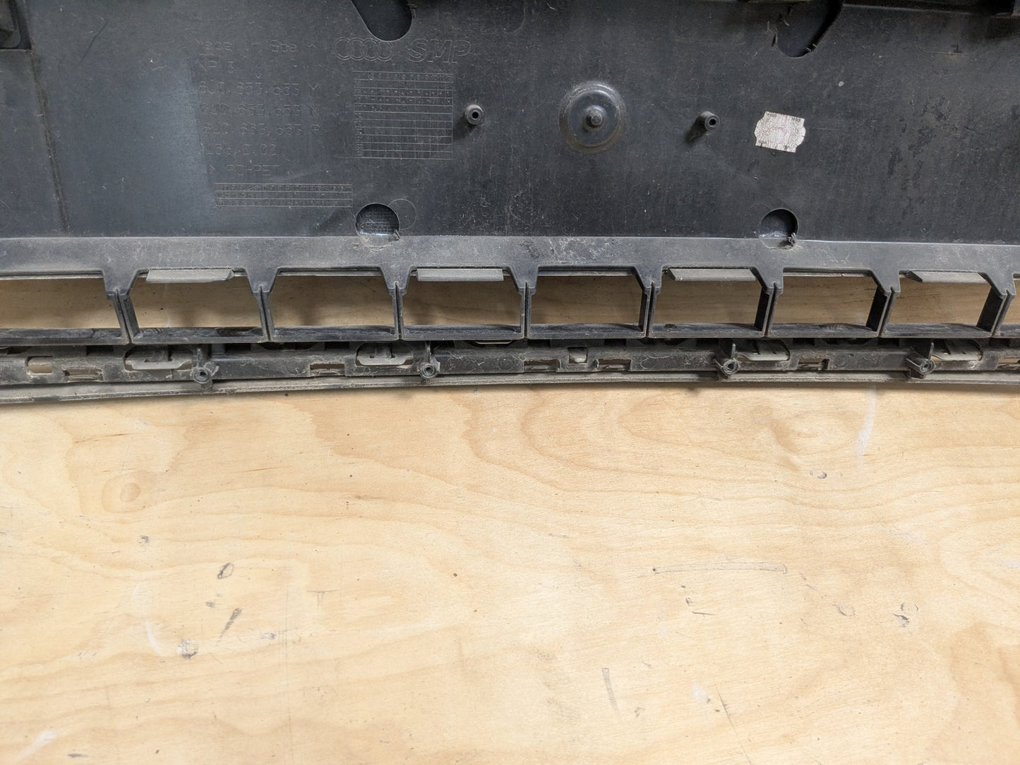 15-18 OEM Audi Q3 8U Front Middle Center Bumper Cover Grille 8U0853651AA