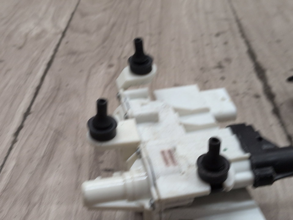 2016-2019 BMW 740Li G12 Front Right Door Latch Lock Actuator 7477702 OEM