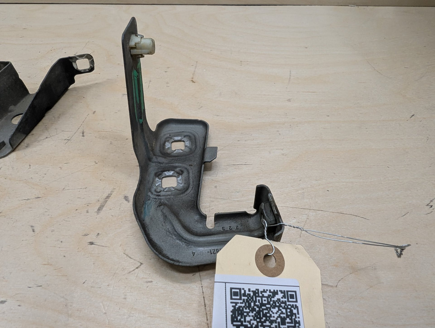 12-20 OEM BMW F30 F32 F33 F36 Front Left Driver Fender Wing Holder Bracket SET