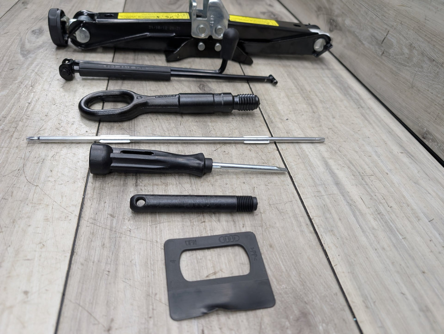 2008 - 2017 Audi S5 8T Emergency Spare Wheel Rim Tire Tool Kit SET 8K0011031K