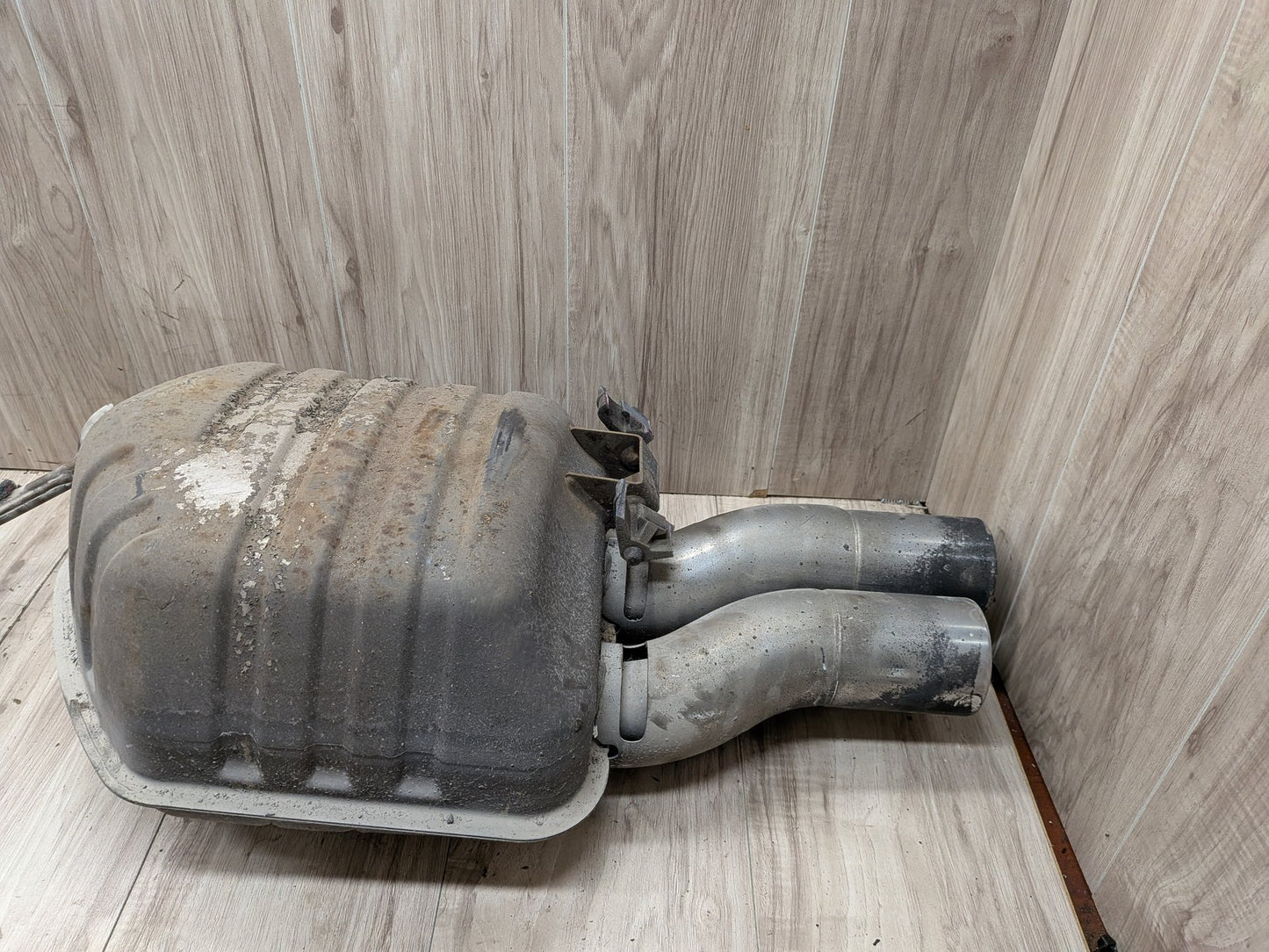 2004-2010 BMW M6 E64 Rear Exhaust Muffler 7837058