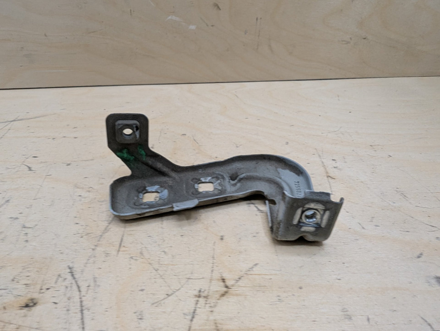 15-20 OEM BMW F80 F82 F83 M3 M4 Left Driver Fender Bracket Mount Carrier SET