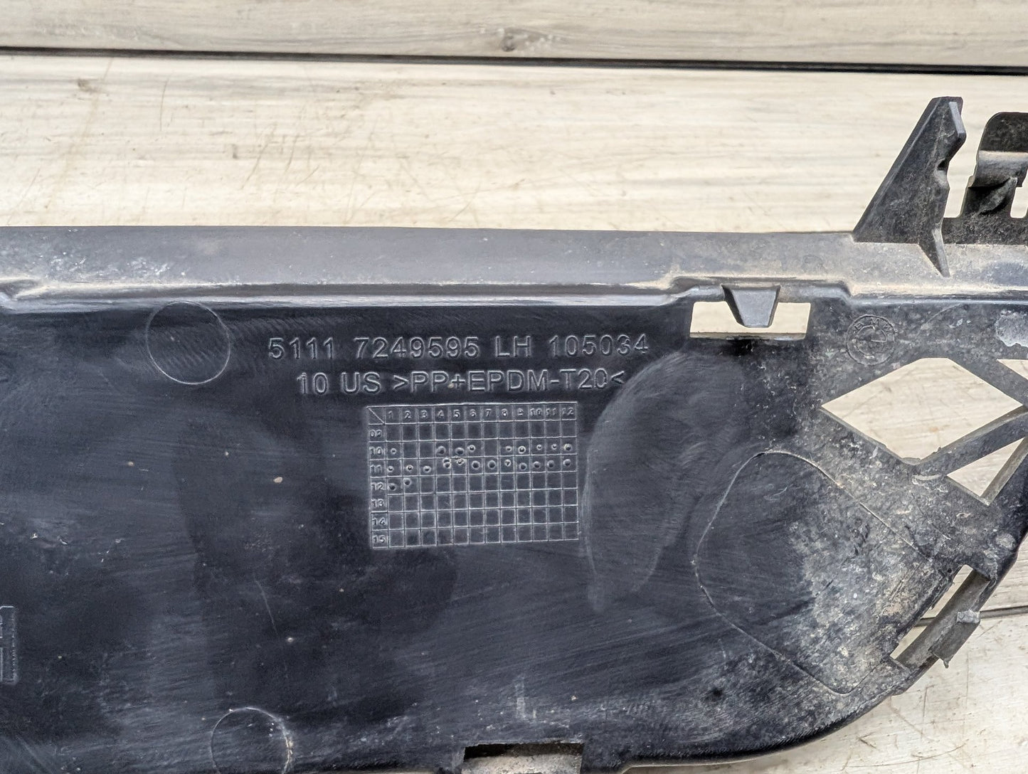 2011 - 2017 BMW X3 F25 Front Left Driver Bumper Cover Grille 7249595 N55B30M0