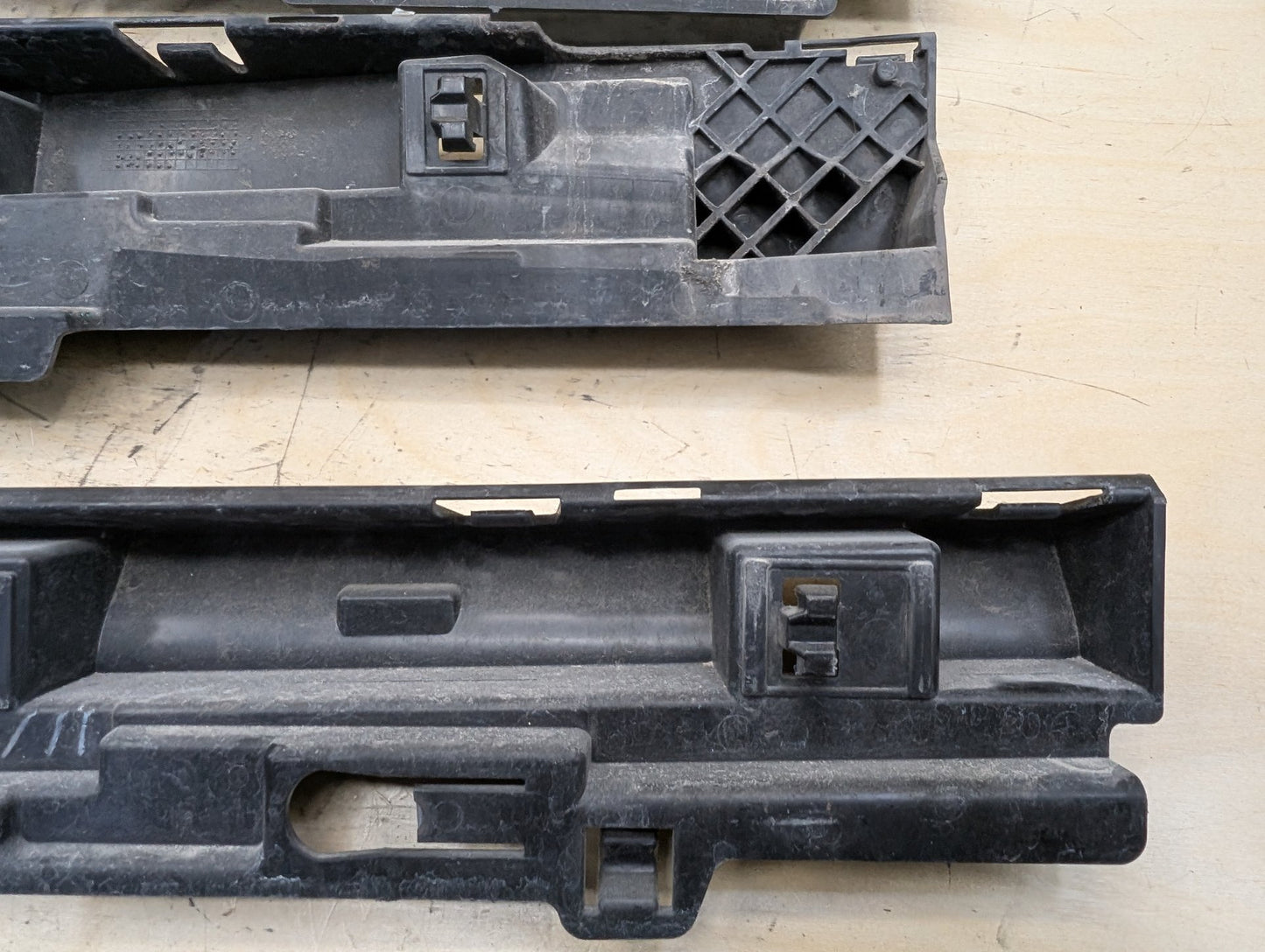 2012-2018 BMW 320i F30 Right Passenger Side Skirt Rocker Panel Brackets SET 7256918