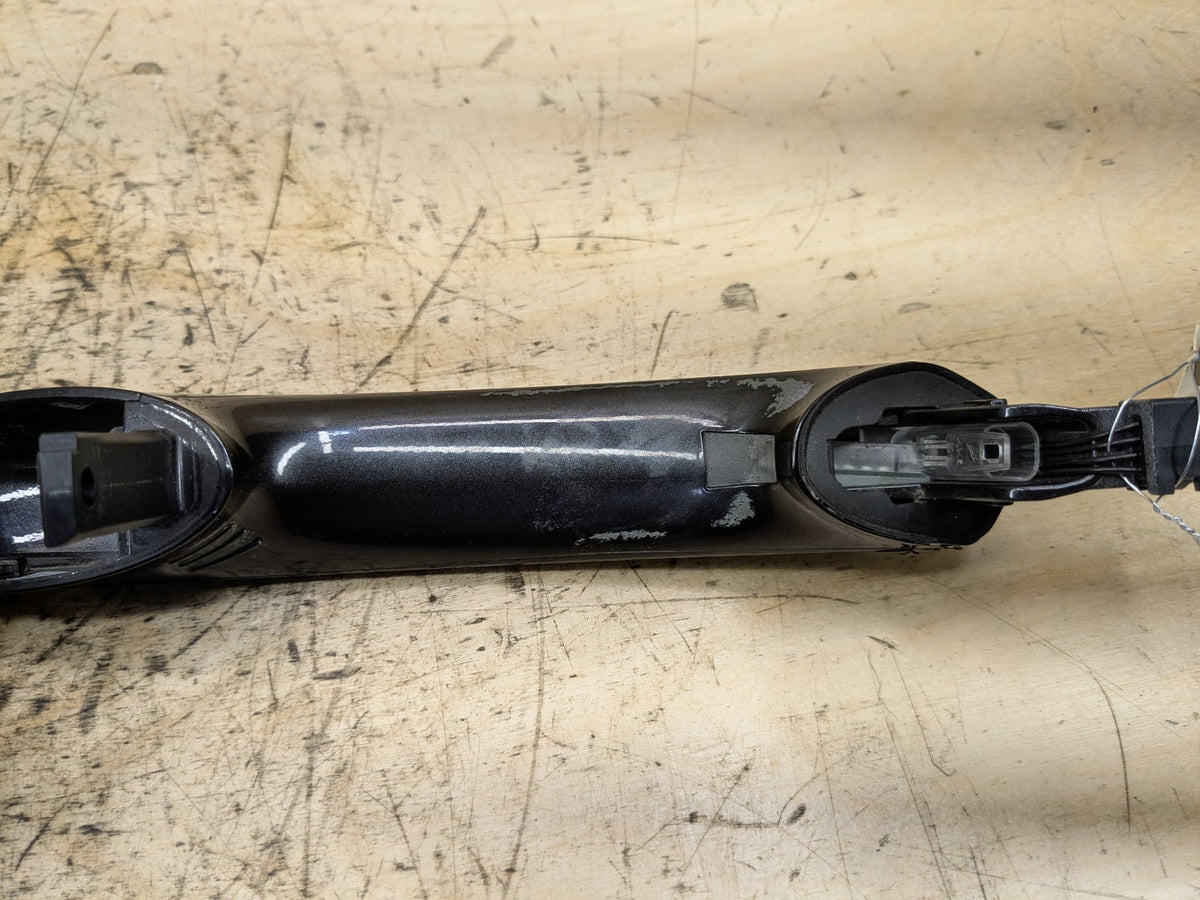 2016-2019 BMW 750i G12 Front or Rear Right Passenger Exterior Door Handle w/ Comfort Access 7411038 OEM