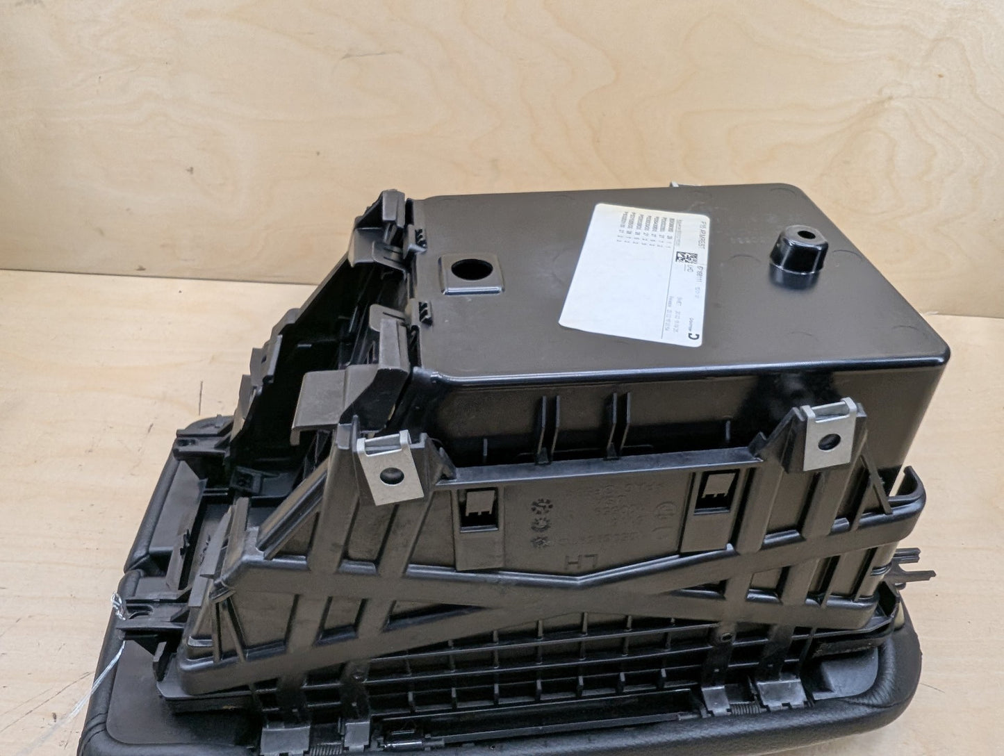 2015-2019 BMW X6 F16 Center Console Armrest Arm Rest 9251992