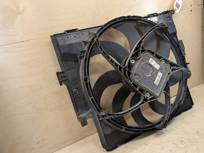 2012-2018 BMW 328i F30 Radiator Fan Shroud Housing w/ Motor 7640511