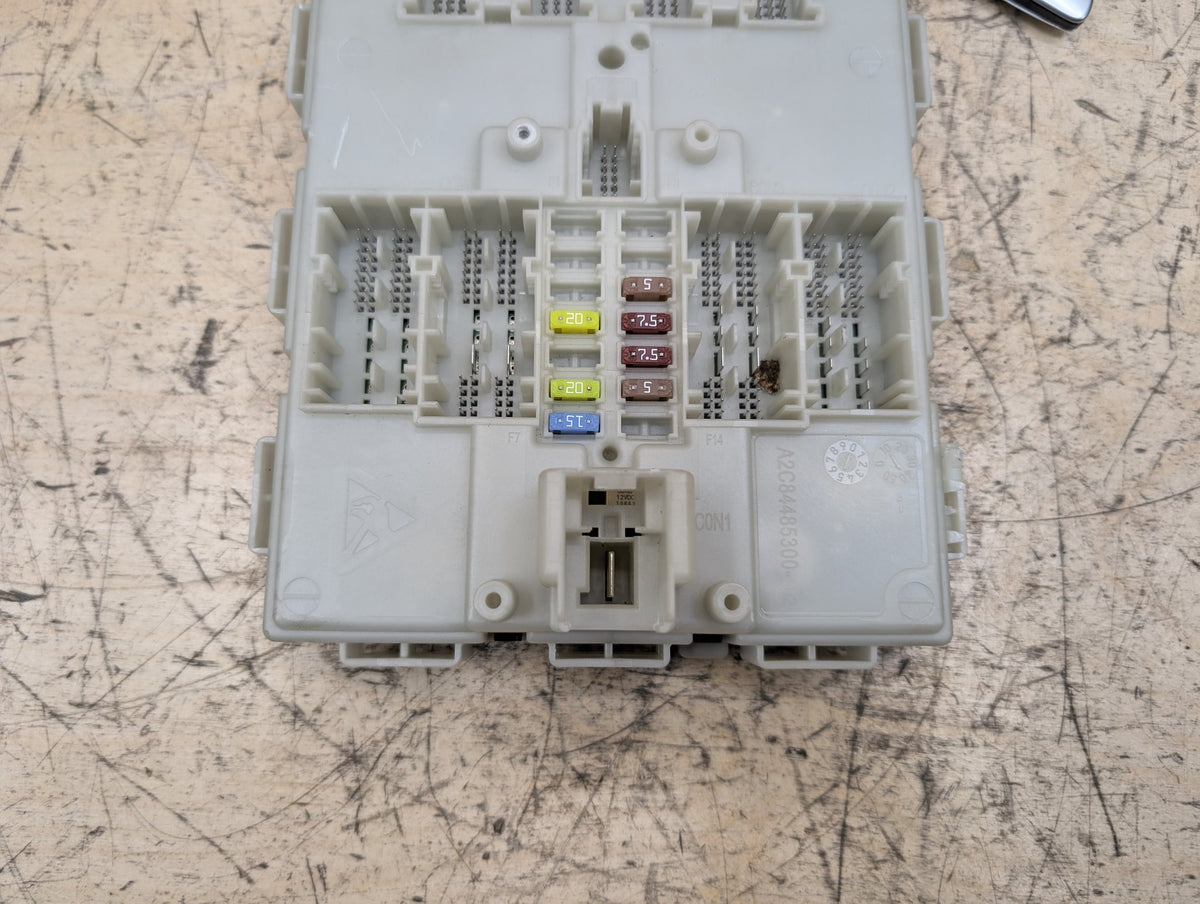 2016-2019 BMW 740i G12 Bdc Body Domain Fem Control Module w/ Key 6830820 OEM