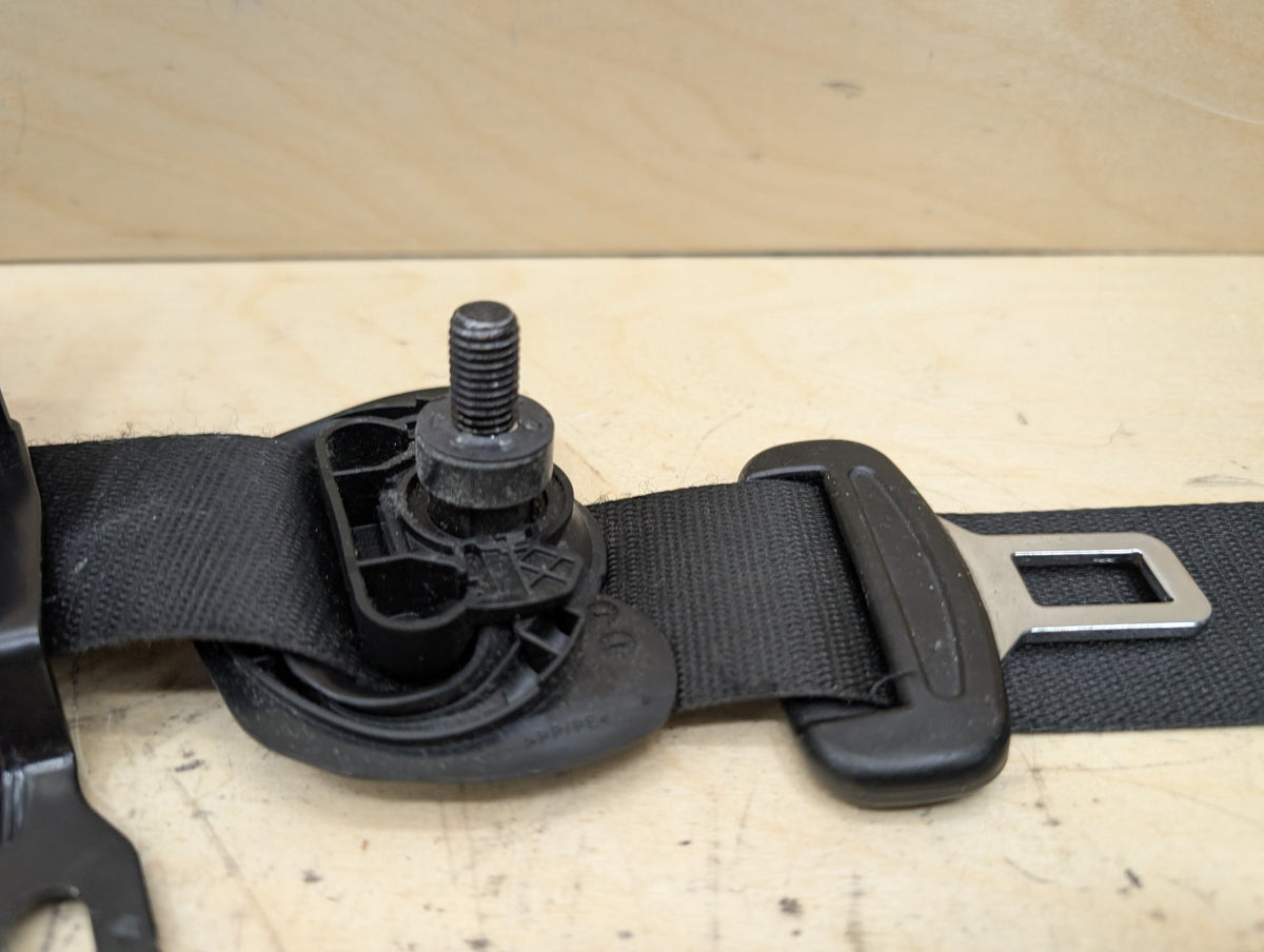 OEM BMW F95 F96 G05 G06 G07 X5 X6 X7 Front Left Driver Seat Belt Retractor Black