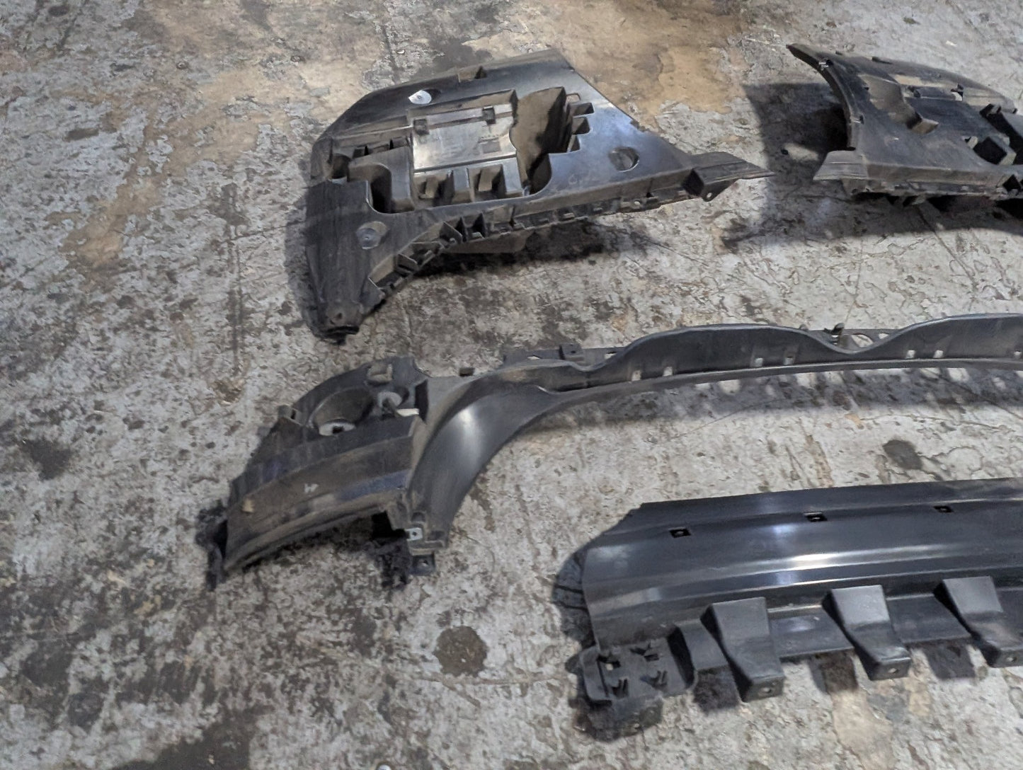 2011-2016 BMW 535i F10 Rear Left Right Center Bumper Support Brackets SET 7204017