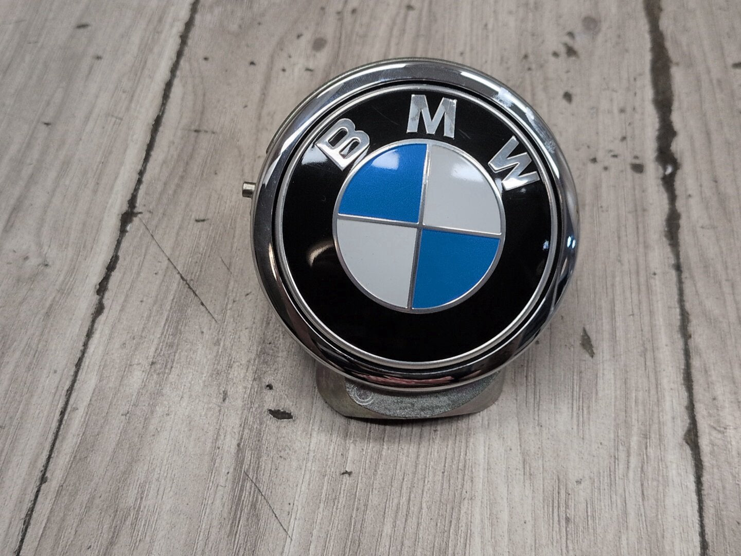 2012-2018 BMW M6 F06 - Liftgate Trunk Lid Emblem PN: 7273659