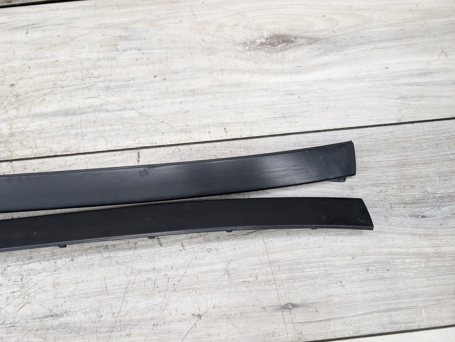 2019-2026 BMW X5 G05 Right Passenger Side Windshield Drip Molding Trim 7434872