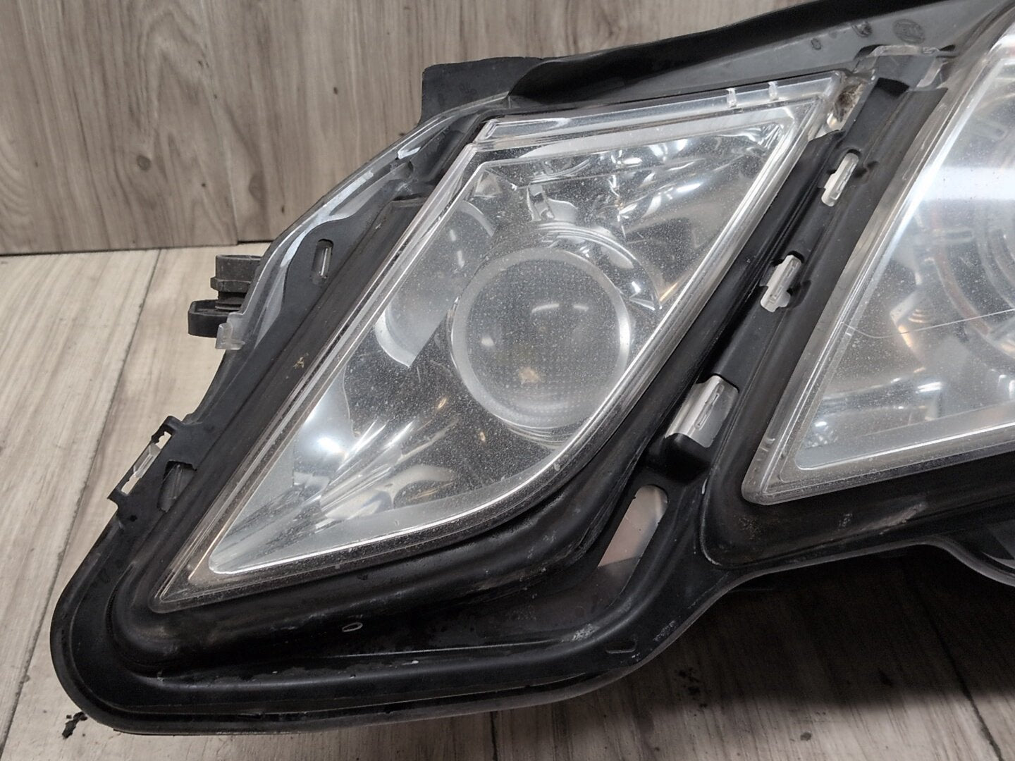 2009-2012 Mercedes-Benz E550 W212 - Front Left Driver Headlight A2128205961KZ