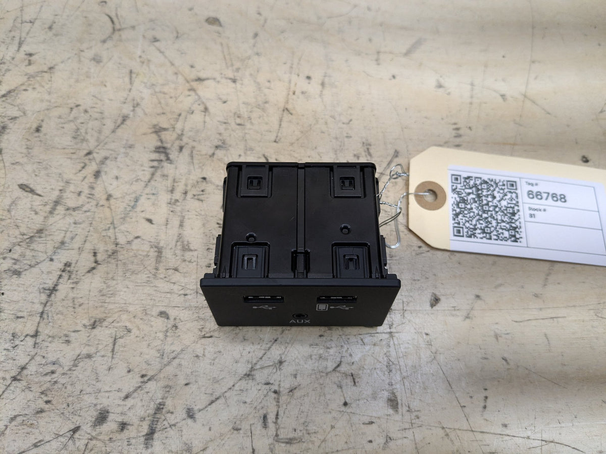 2012-2018 Audi A6 C7 AUX/ USB Charger Port Socket 4G0035736 OEM