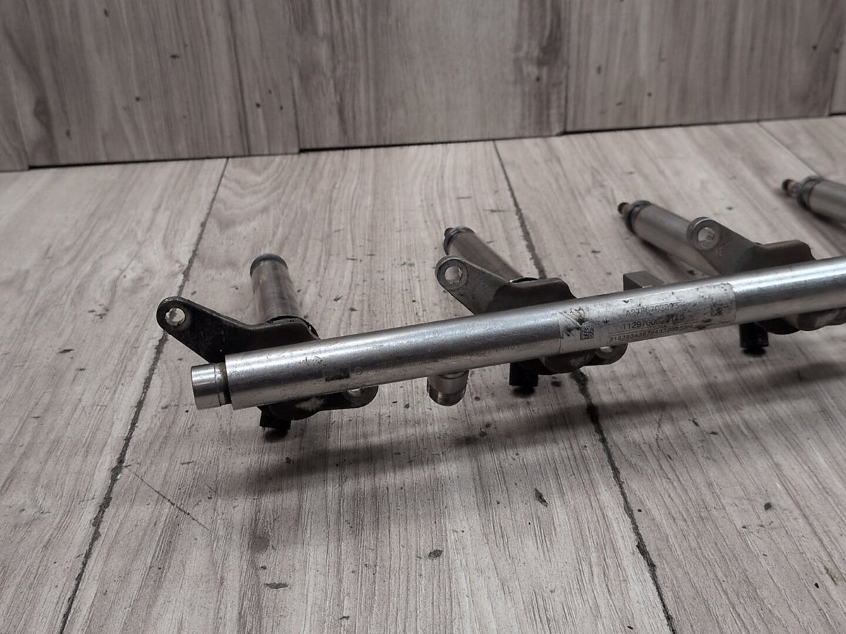 2009-2012 Mercedes-Benz W212 E550 M278 Engine Left Motor Fuel Injector Rail Line