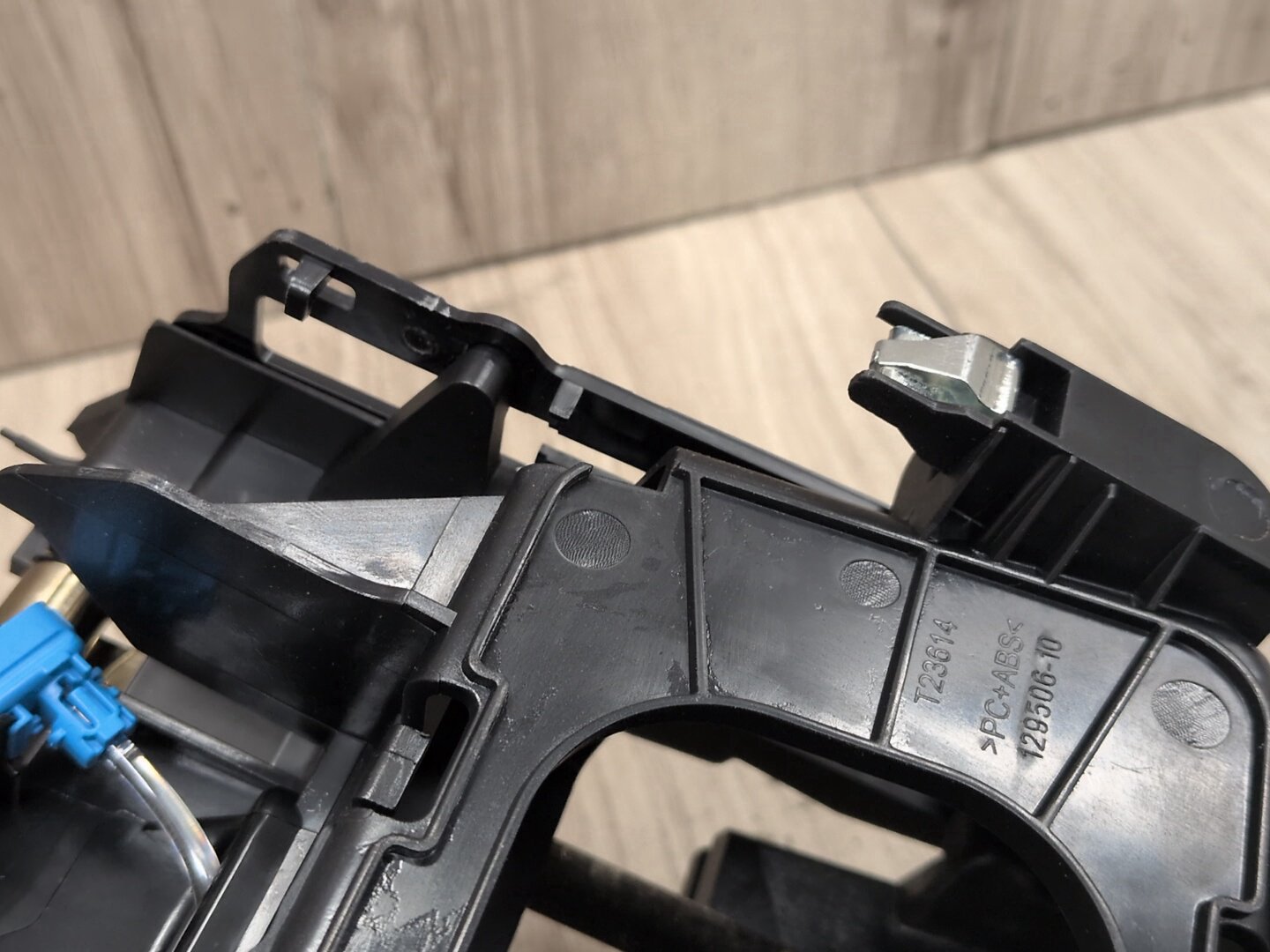 2019 - 2026 BMW X5 G05 Storage Cup Holder Compartment Assembly 6810501 N63B44M3
