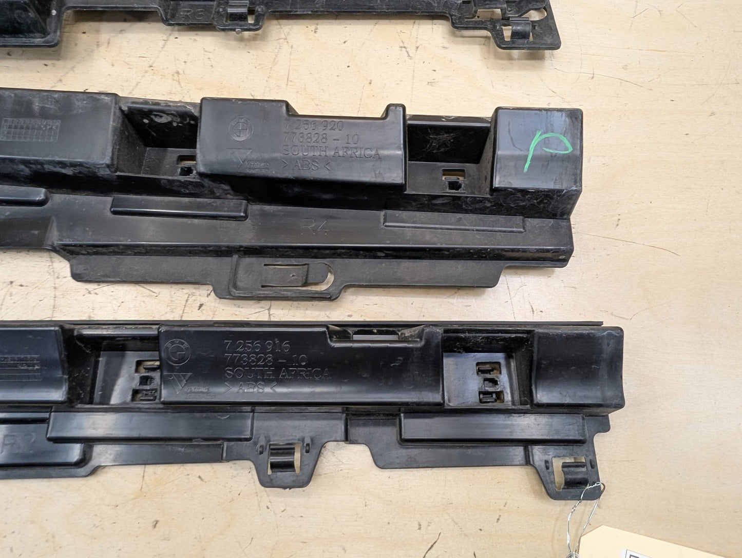 2012-2018 BMW 320i F30 Right Passenger Side Skirt Rocker Panel Brackets SET 7256918