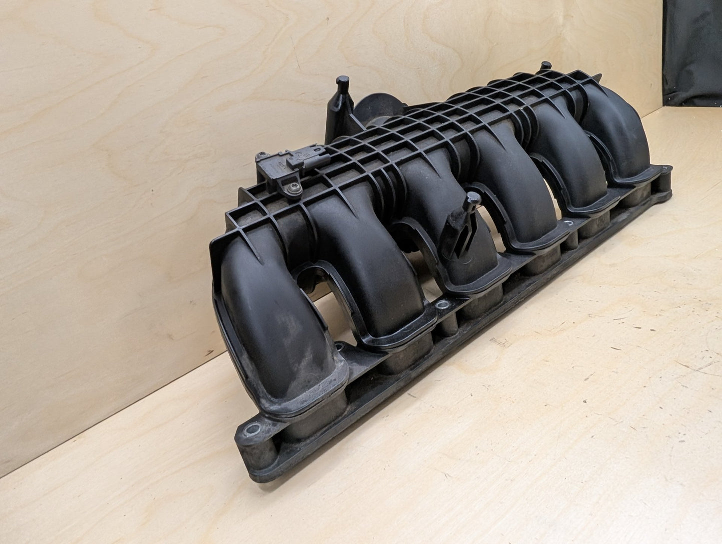 06-12 OEM BMW E82 E88 135 E90 E92 E93 335 F01 F02 740 Engine N54 Intake Manifold