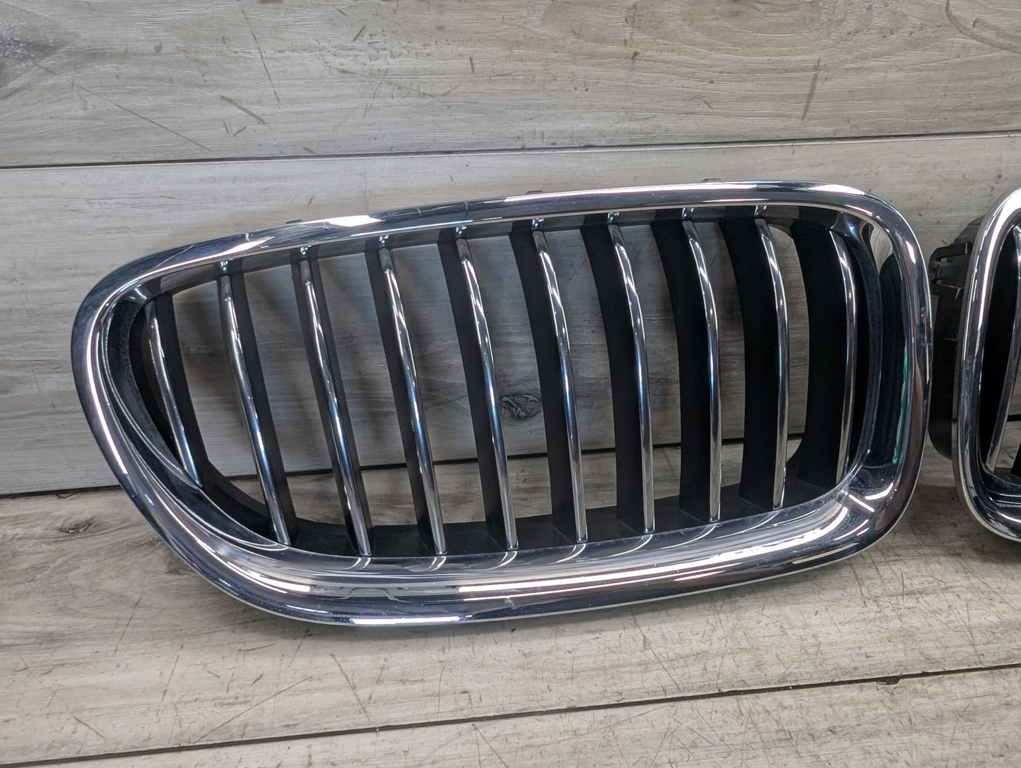 2011 - 2016 BMW 528i F10 Front Left Right Upper Bumper Cover Kidney Grilles SET 7412324 N20B20O0