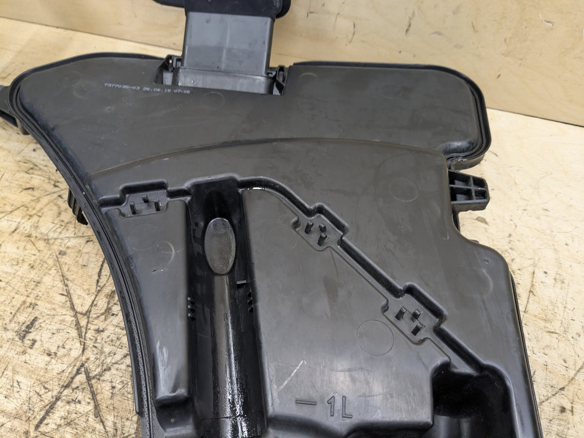 OEM BMW G12 G30 540 M550 750 M760 Windshield Wiper Washer Reservoir Tank Pump