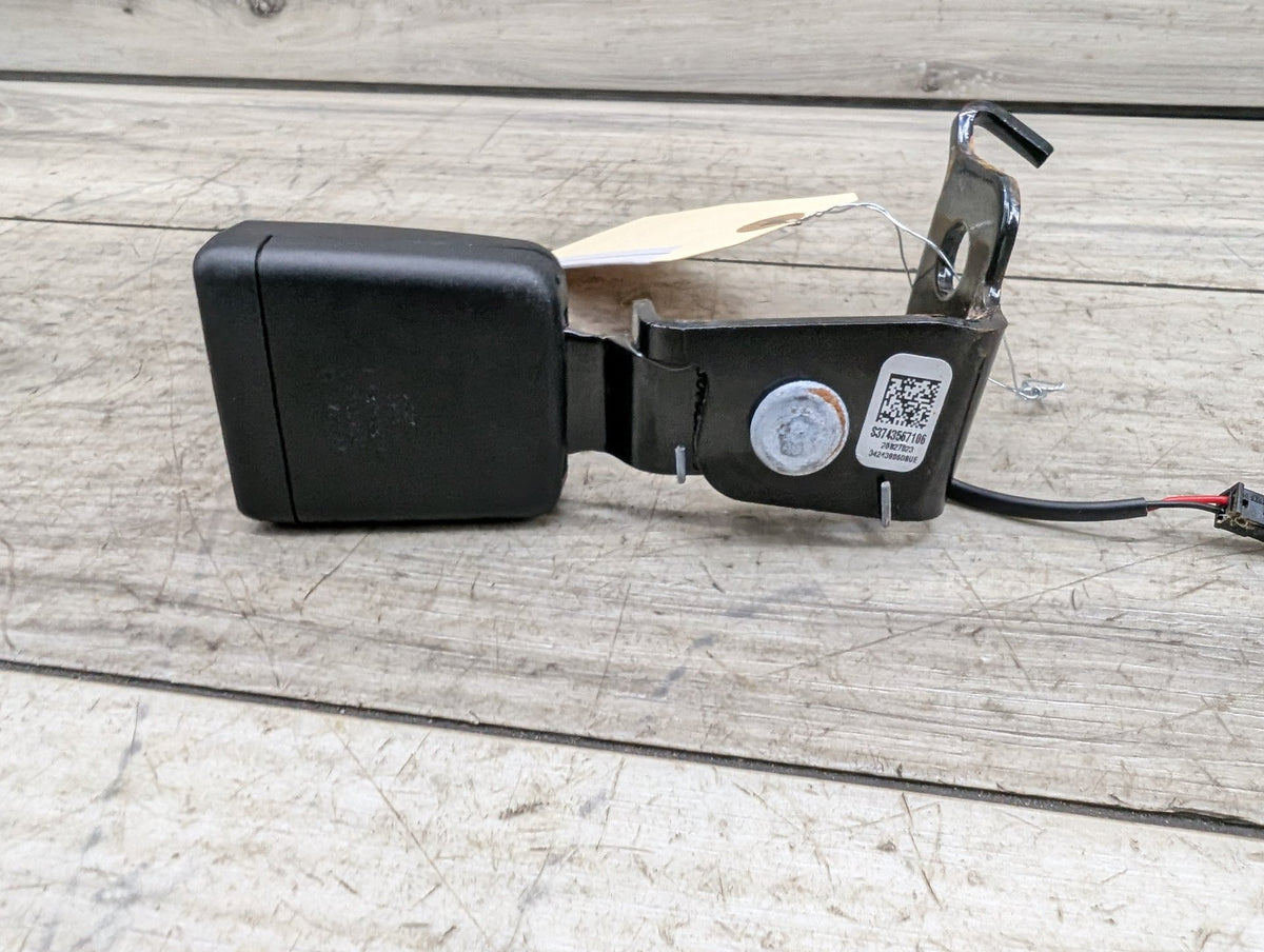 OEM BMW F95 F96 G05 G06 X5 X6 Rear Left Driver 2nd Row Seat Belt Seatbelt Buckle