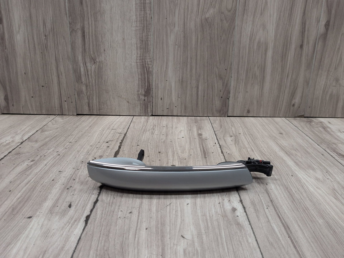 2016-2019 BMW 740Li G12 Right Passenger Door Handle w/ Comfort Access 7411034