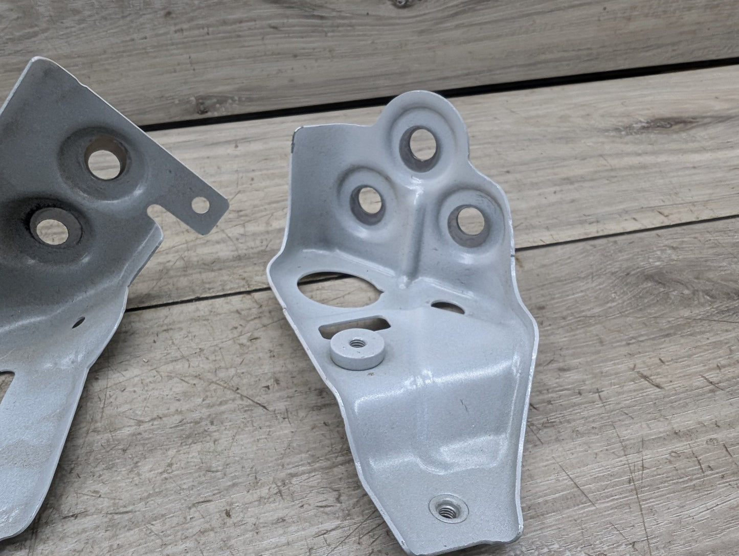 2019 - 2026 BMW X5 G05 Front Right Passenger Fender Brackets SET 7418220 B58B30M1