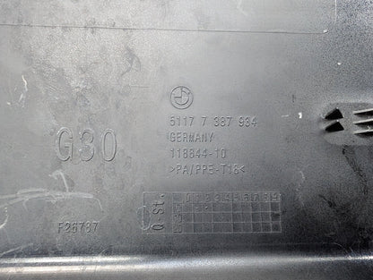 17-23 OEM BMW F90 G30 530 540 M550 M5 Fuel Gas Tank Flap Lid Cover