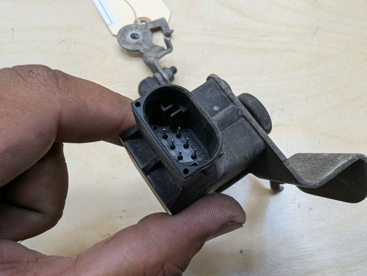 2007-2013 BMW 328i E93 Suspension Height Level Sensor 6778809 OEM
